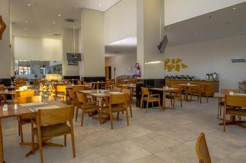 ห้องอาหาร, Hotel Paiva Home Stay - Bugan Paiva by Flatbpaiva in กันเดยาส