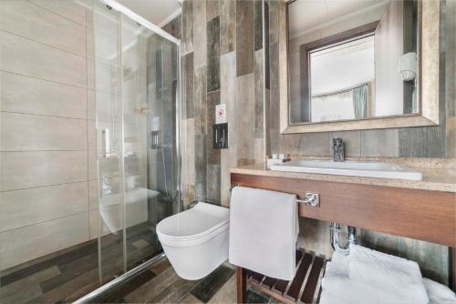room detail thumbnail 2