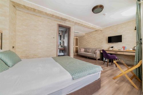 Castle Franco Suites - image 37