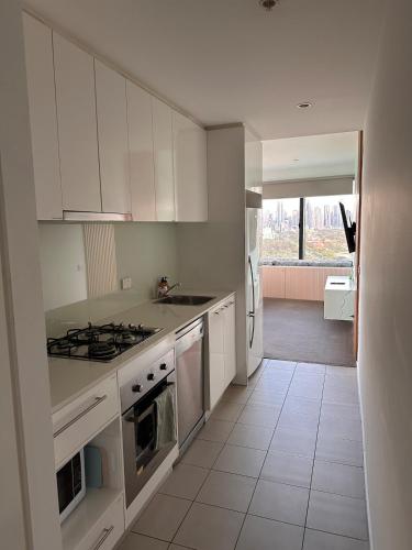 Top-Floor 2BR Apt, 270 deg Skyline, Free Parking in Flemington