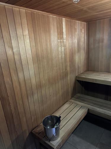 Sauna, Top-Floor 2BR Apt, 270 deg Skyline, Free Parking in Flemington