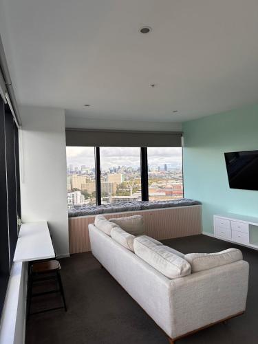 Top-Floor 2BR Apt, 270 deg Skyline, Free Parking in Flemington