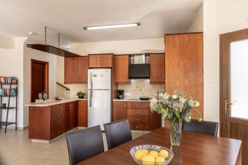 Villa Tsikkos Tria - image 9