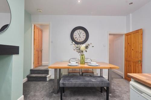 Facilities, Spacious Bradford House with 4 bedrooms & 6 Beds by PureStay with Parking for 7 nights min! in Wibsey