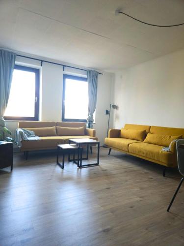 Industiral Design - 24h Self-Check- in - bis 7 Personen - zentrale Lage - Parkplatz - WiFi - Monteure