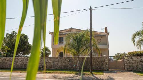 Koroni Seaside Private Beach Residence B in Livadakia