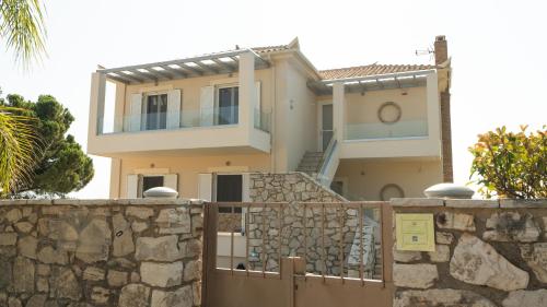 Koroni Seaside Private Beach Residence B in Livadakia