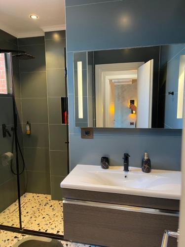 Modern Skyline Studios- Elegant Stay in New Bazaar - image 5