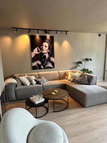 Modern apartment near the sea and beach life in Hovik
