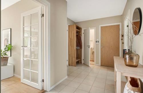 Modern apartment near the sea and beach life in Hovik