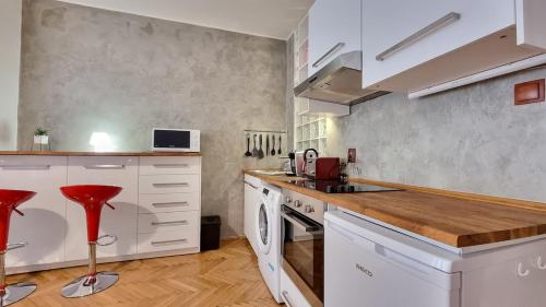 Stylish Flat in Top Area ! New with Great Access, Praga