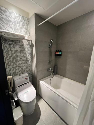 room detail thumbnail 2