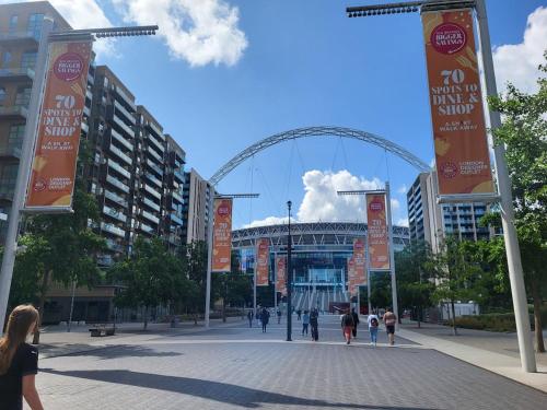 Wembley Stadium 2 bedroom Apartment - 1 minute walk, Londra