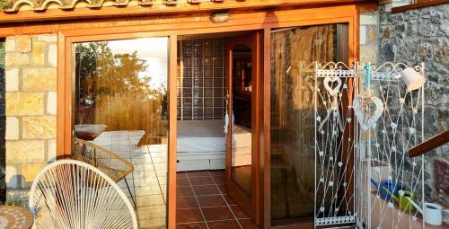 Beachfront Avia Nest - Aspa's Getaway