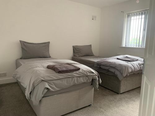 3 Bedroom Contractor House With Parking in 沃克索普市中心