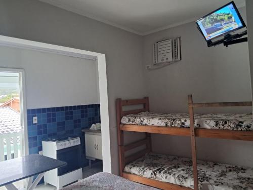 1 double bed, 1 bunk bed