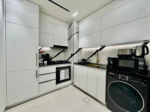Artful Canal Escape With Jacuzzi And City Views!, Dubái (foto 7)