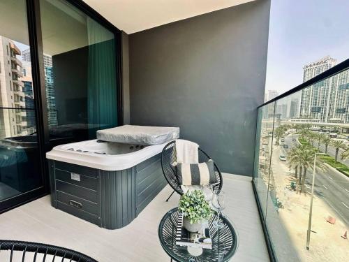 Artful Canal Escape With Jacuzzi And City Views!, Dubái (foto 3)