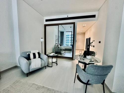 Artful Canal Escape With Jacuzzi And City Views!, Dubái (foto 10)