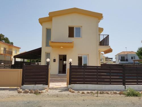 숙소 외관, SeaBreeze Villas by TrulyCyprus in 소티라