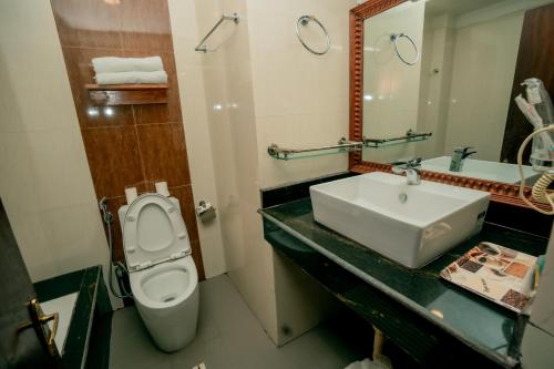 room detail thumbnail 2