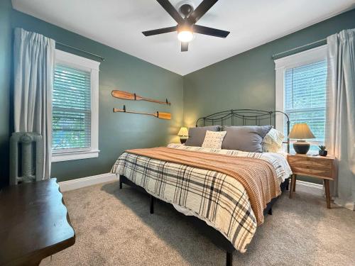 Chic Lakeside Retreat Steps from the Beach, Cleveland