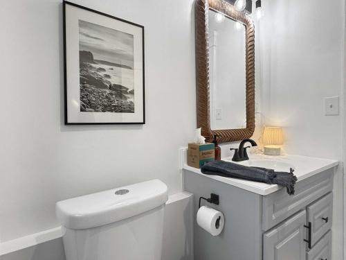 Chic Lakeside Retreat Steps from the Beach, Cleveland (photo 10)