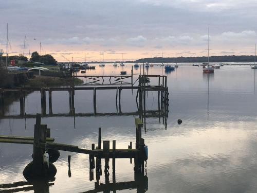 Waterside, Christchurch (foto 6)