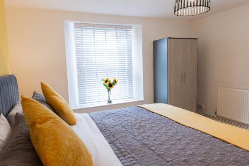 Stylish city flat with free parking, Plymouth (photo 9)