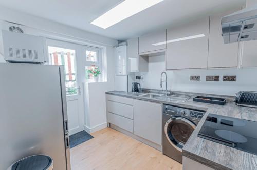 Stylish city flat with free parking, Plymouth (photo 6)
