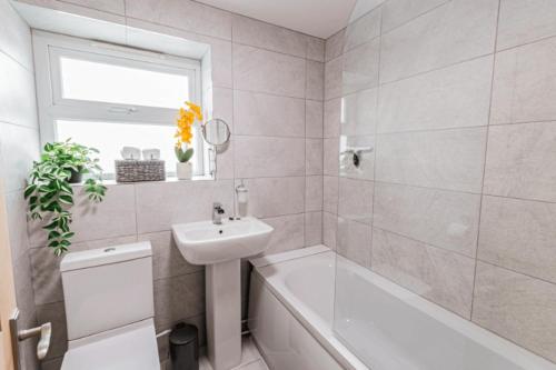 Stylish city flat with free parking, Plymouth (photo 4)