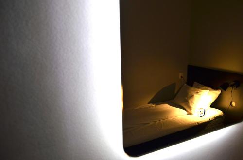 Grad Hotel and Hostel Room Type - Single Room with Shared Shower and Toilet - No Window