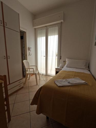 Single Room image 3