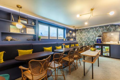 Handsome Hotel