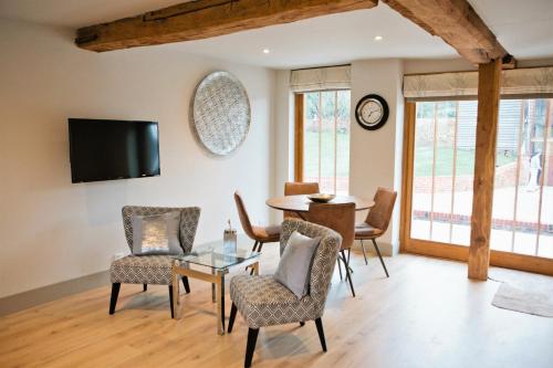 1 & 2 bedroom Weaver's Cottages at Frame Farm in Benenden