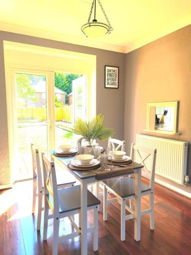 Cosy 3 bed house in Doncaster in อินเทก