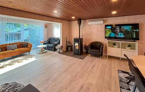 Stunning Home In Storvorde With Wifi in Egense