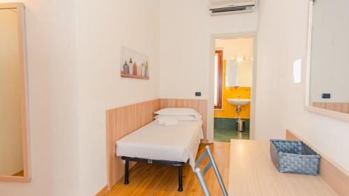 Single Room with Balcony image 6