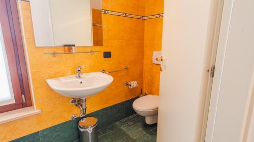 Single Room with Balcony image 5