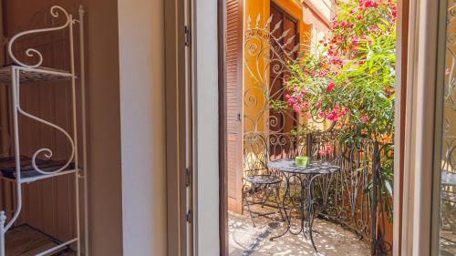 Double Room with Balcony image 1