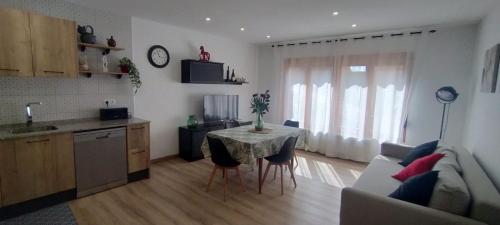 Cal Josep del Moto - Castelló de Farfanya (Cal Josep del Moto - Castello de Farfanya) in Os de Balaguer