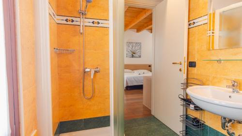 Double Room image 1