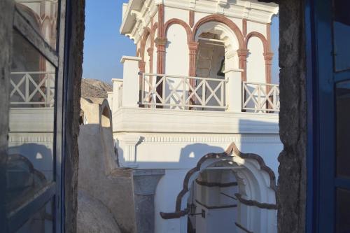 Kalleni Santorini in امبوريو