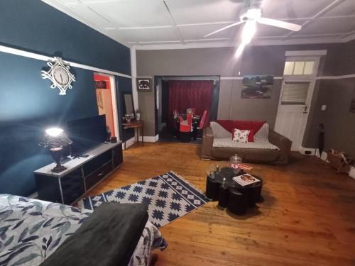 Karoo Refresh Cheerful 2 Bedroom House - Beaufort West