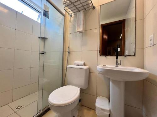 Bathroom, FLAT BEIRA MAR DE CABO BRANCO no Green Sunset Hotel in Joao Pessoa