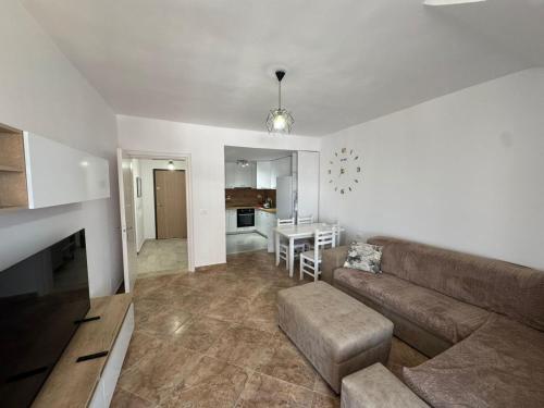 One-Bedroom Apartment image 8