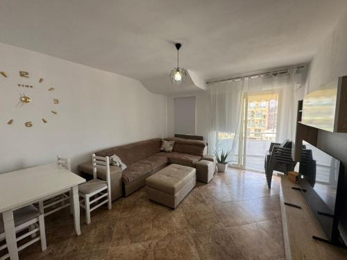 One-Bedroom Apartment image 4