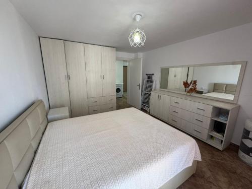 One-Bedroom Apartment image 1