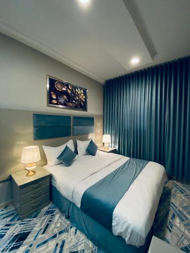 جناح ديلوكس غرفة وصالة في موقع مميز - مرخصة ضيافة خاصة - in Chamis Muschait