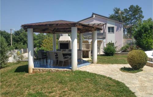 Vista exterior, Awesome Home In Porec in Radmani